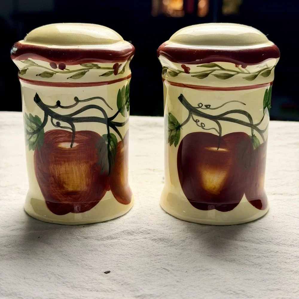 Apple Salt And Pepper Shakers Vintage Country Cottagecore